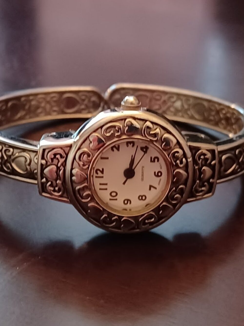 Vintage Ladies AVON Silver Tone Bangle Watch with Heart Motif - WORKS! - Picture 6 of 10